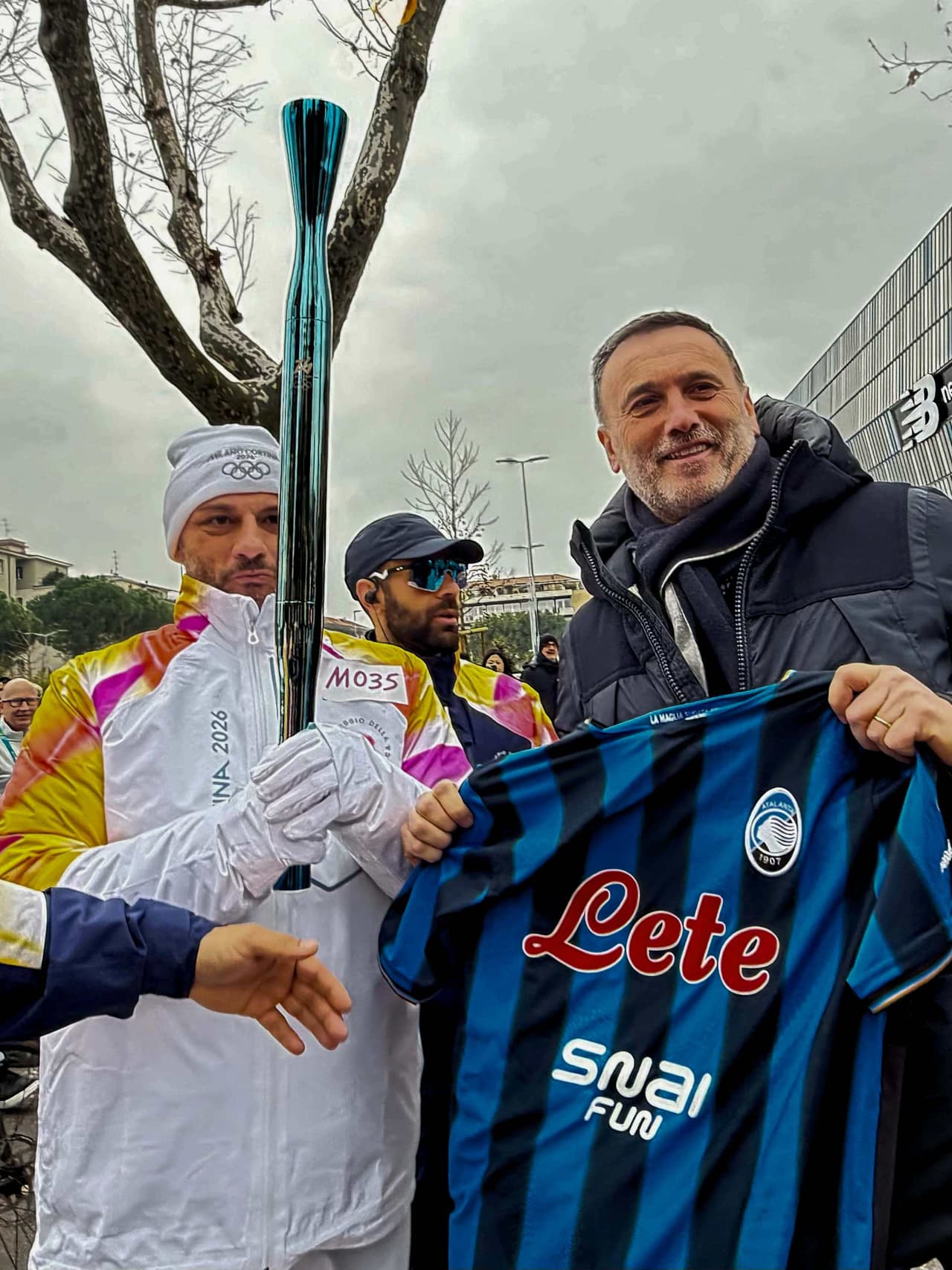 La fiamma olimpica alla New Balance Arena